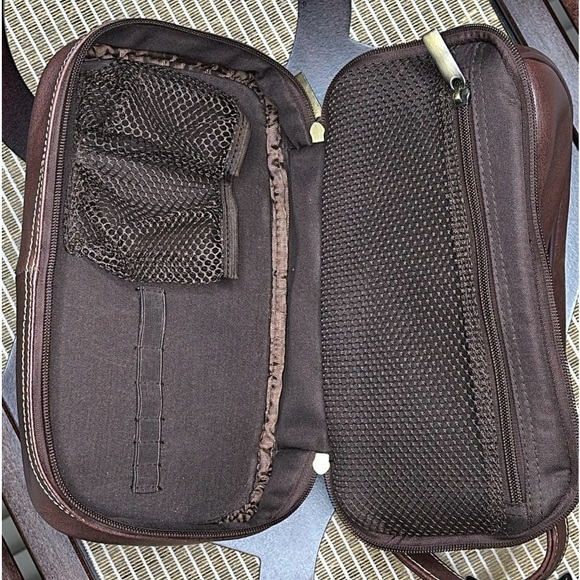 Awesome Men’s Leather Toiletry Shaving Bag by Hammacher Schlemmer - Picture 7 of 12